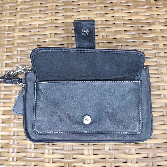 Coach Soho Black Leather Wristlet Clutch Bag Purse Buckle Detail Small - Picture 5 of 14